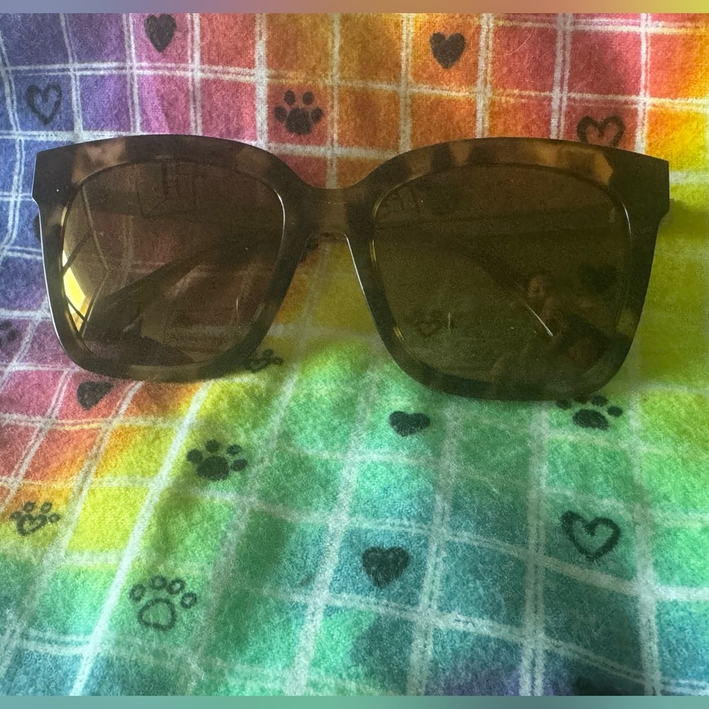 Diff Bella 52mm Polarized Sunglasses new
